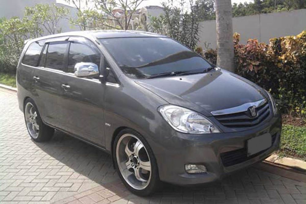 Bali Car Charter With Driver - Kijang Innova