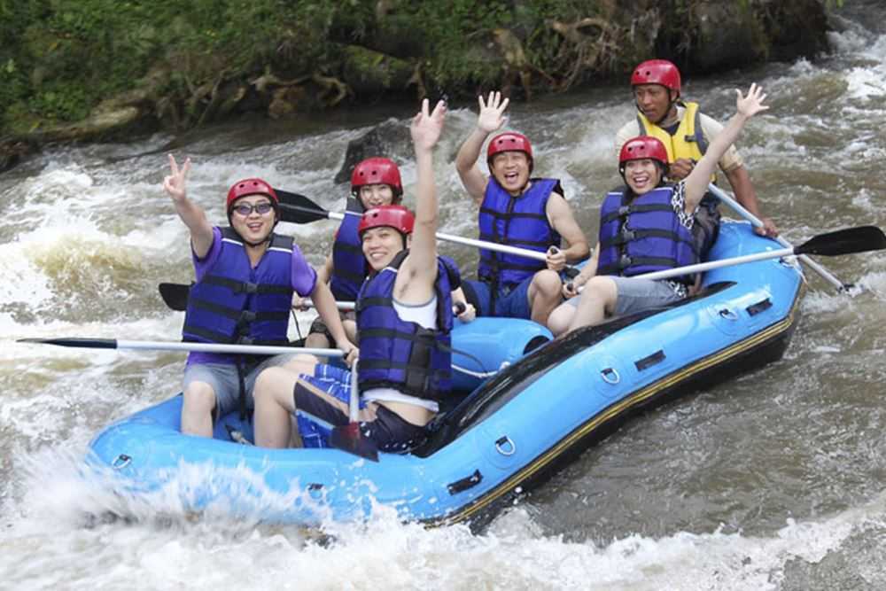 Raft riding